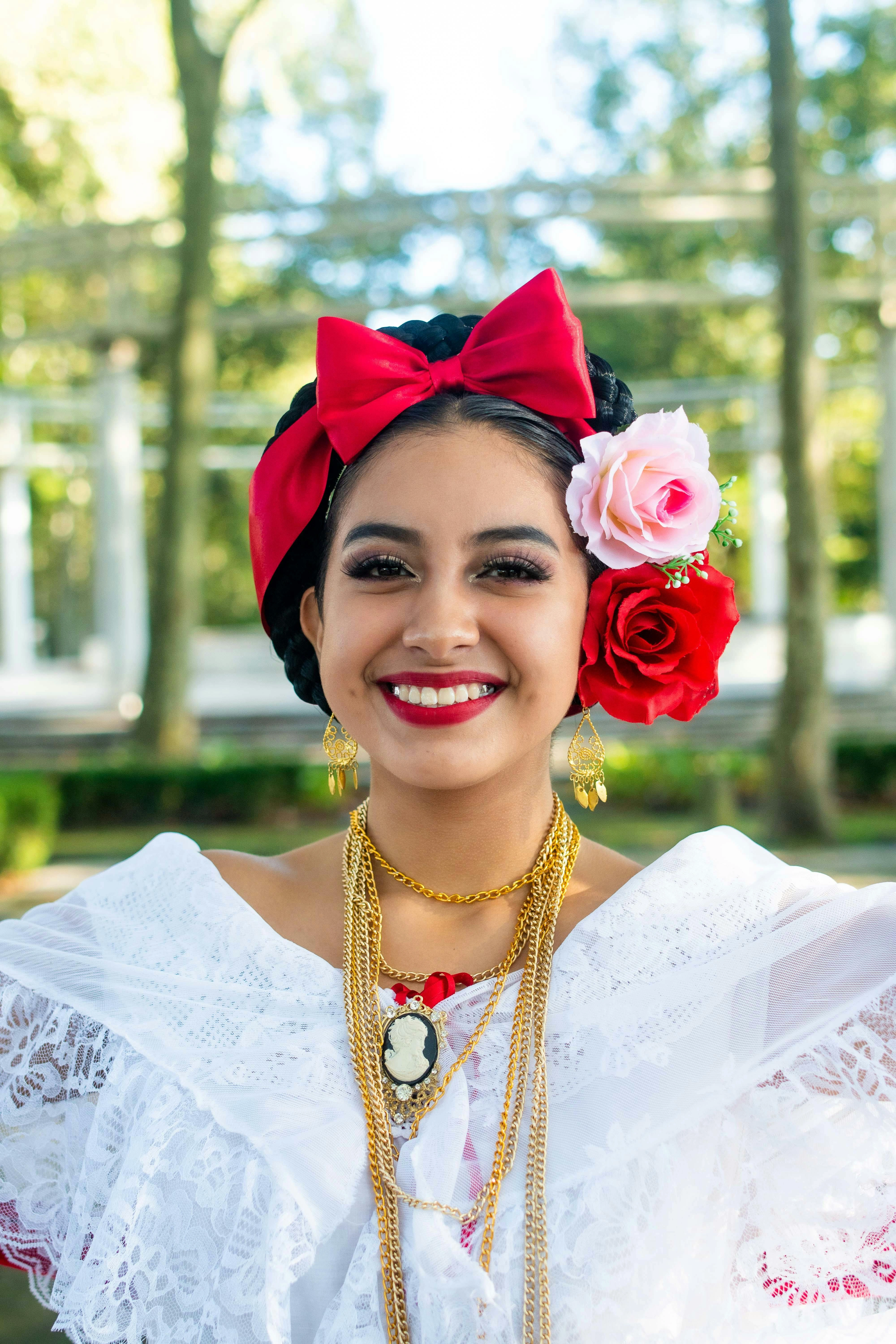 Traditional Panamanian pollera portrait with green skirt and white lace blouse